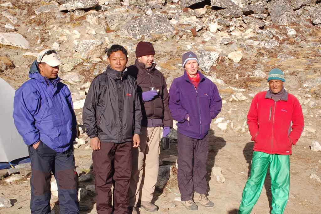 with-guide-on-everest-trek